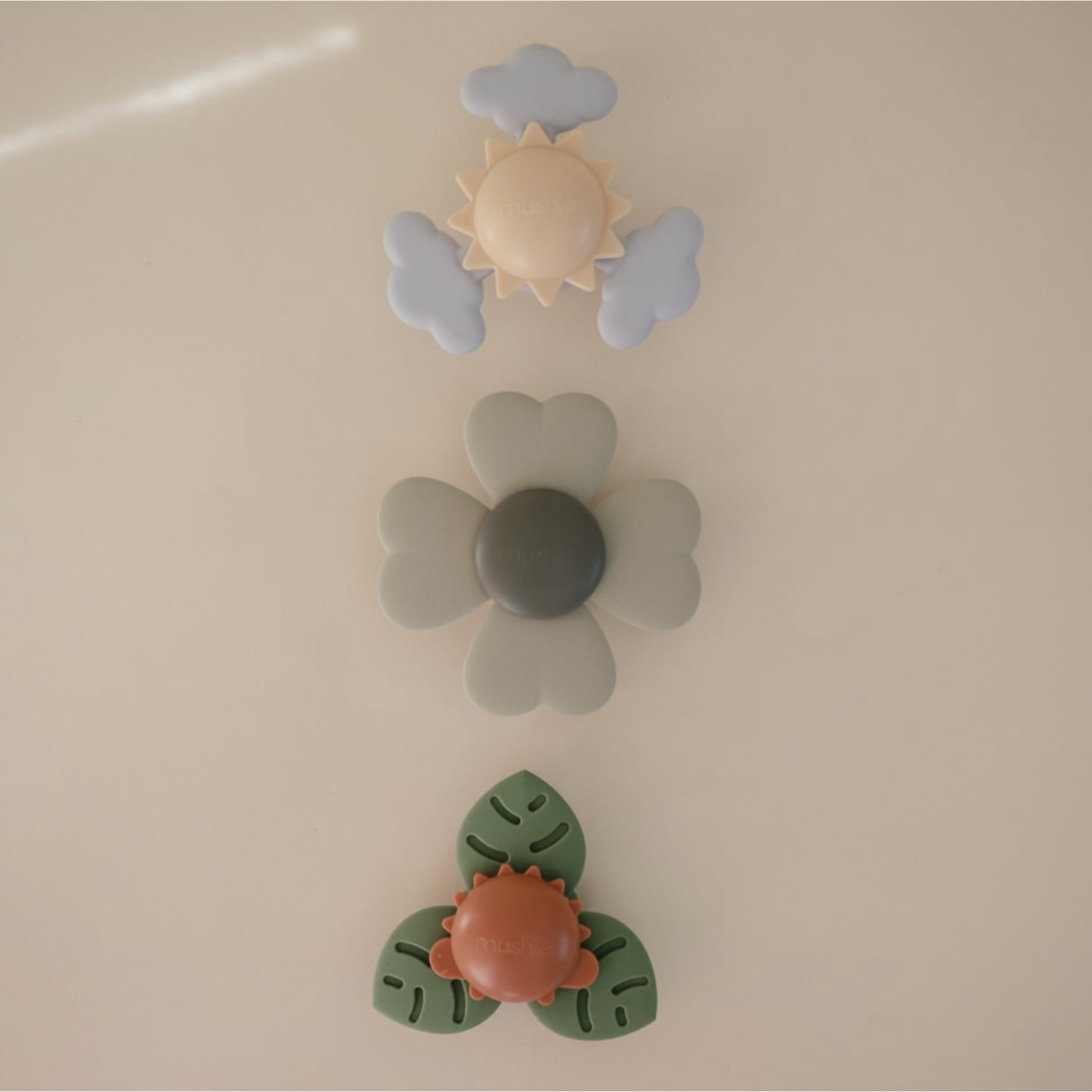 Mushie prilimpantis sukamasis žaislas (spinner) - Image 3